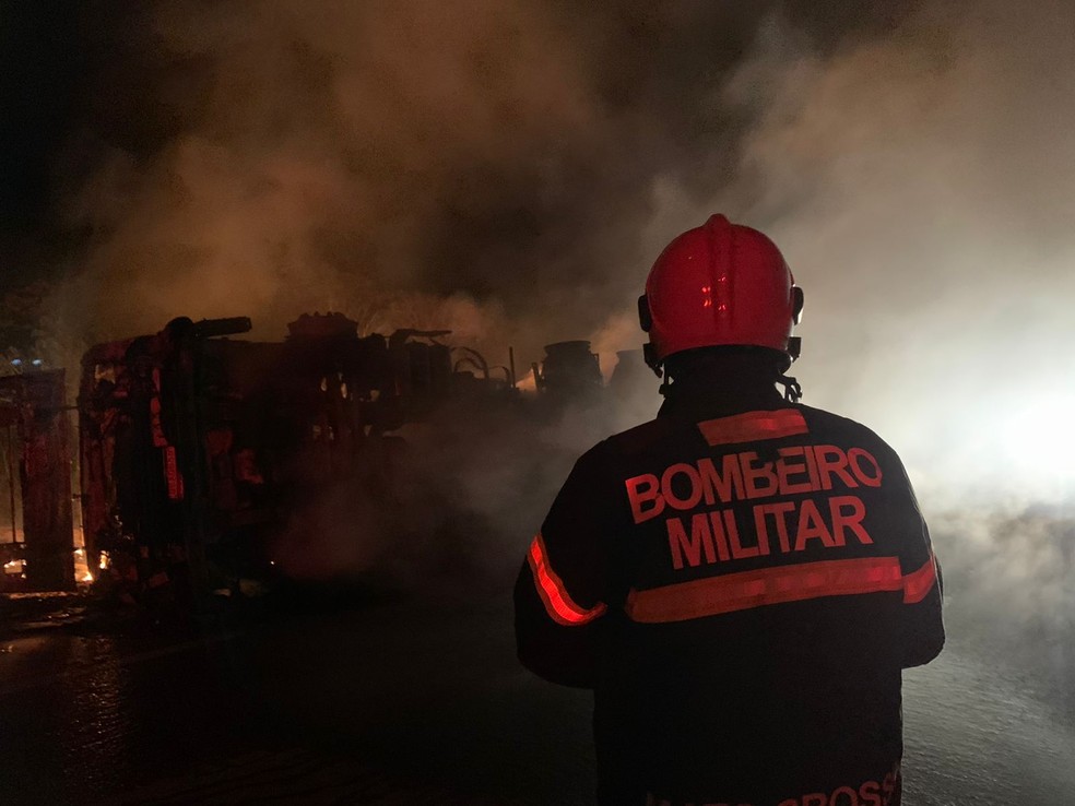 Acidente aconteceu na madrugada desta terça, em Poxoreu — Foto: Corpo de Bombeiros