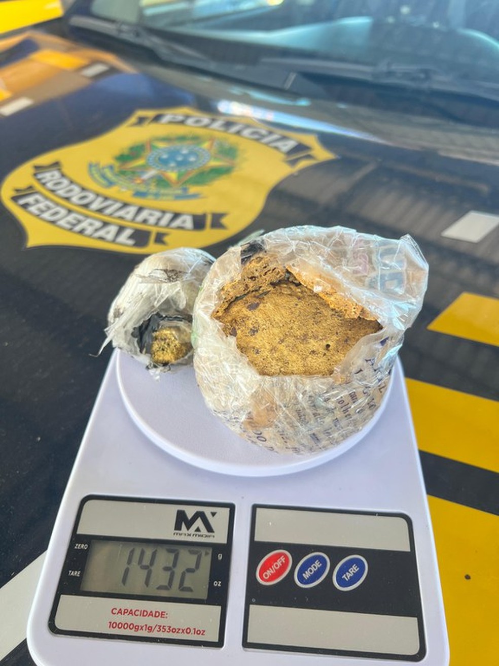 3b18f3ad-2835-4f0b-a53f-5849cefe31d2 Três pessoas são presas com mais de R$ 800 mil em pedras de ouro em MT