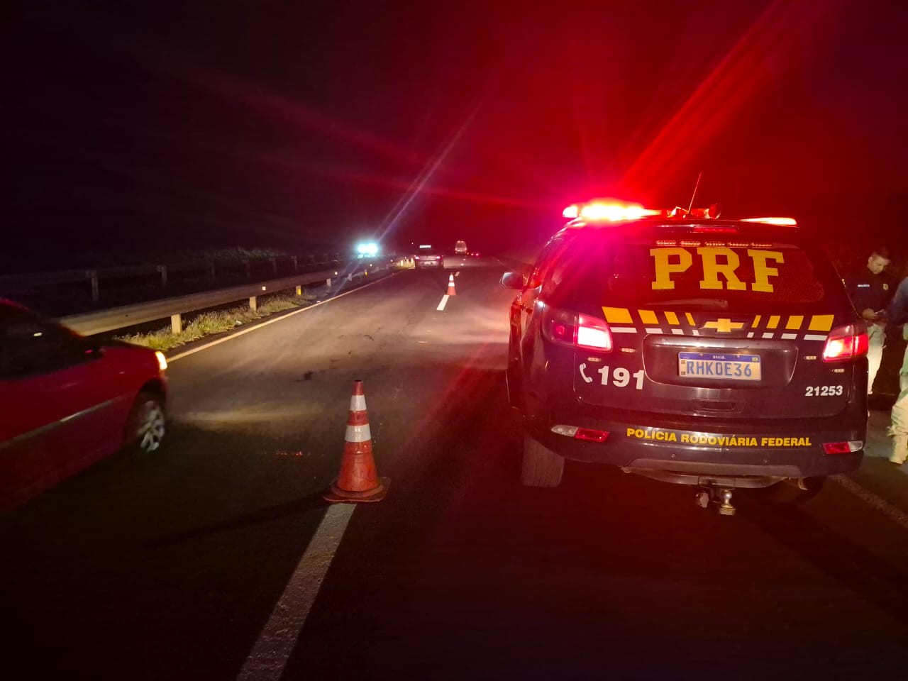 Idoso para em acostamento para fazer xixi e morre atropelado por carro na BR-369, no Paraná