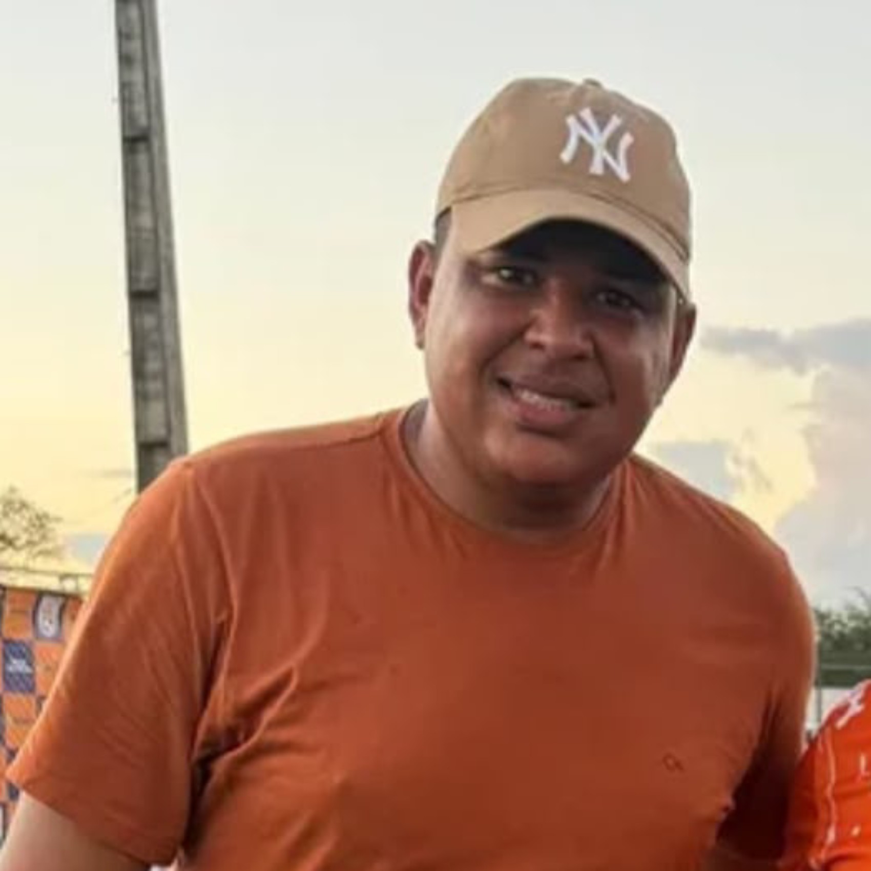 Ex-vereador de cidade na BA morre após bater carro em árvore