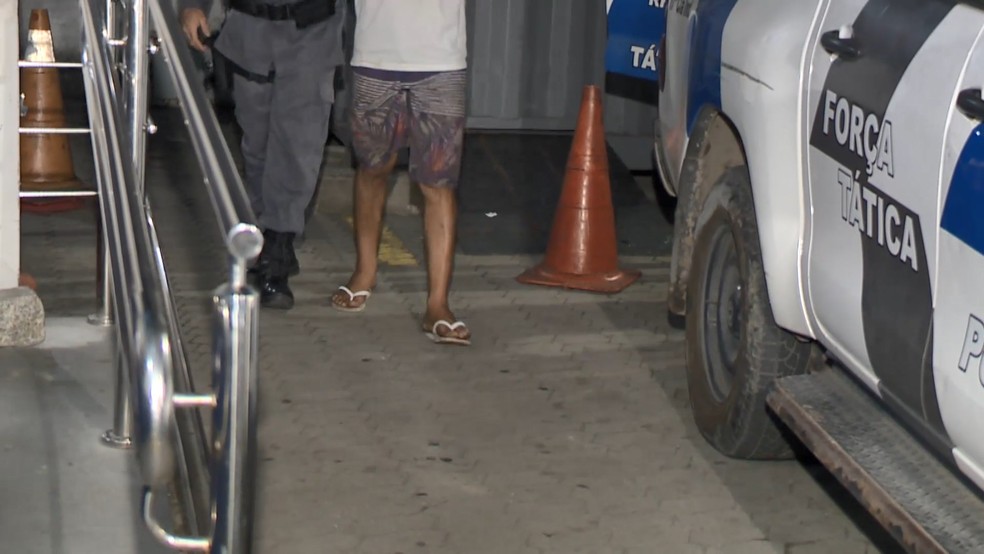 Jovem de 17 anos é apreendido duas vezes com armas e drogas em menos de 24h no ES — Foto: Reprodução/TV Gazeta