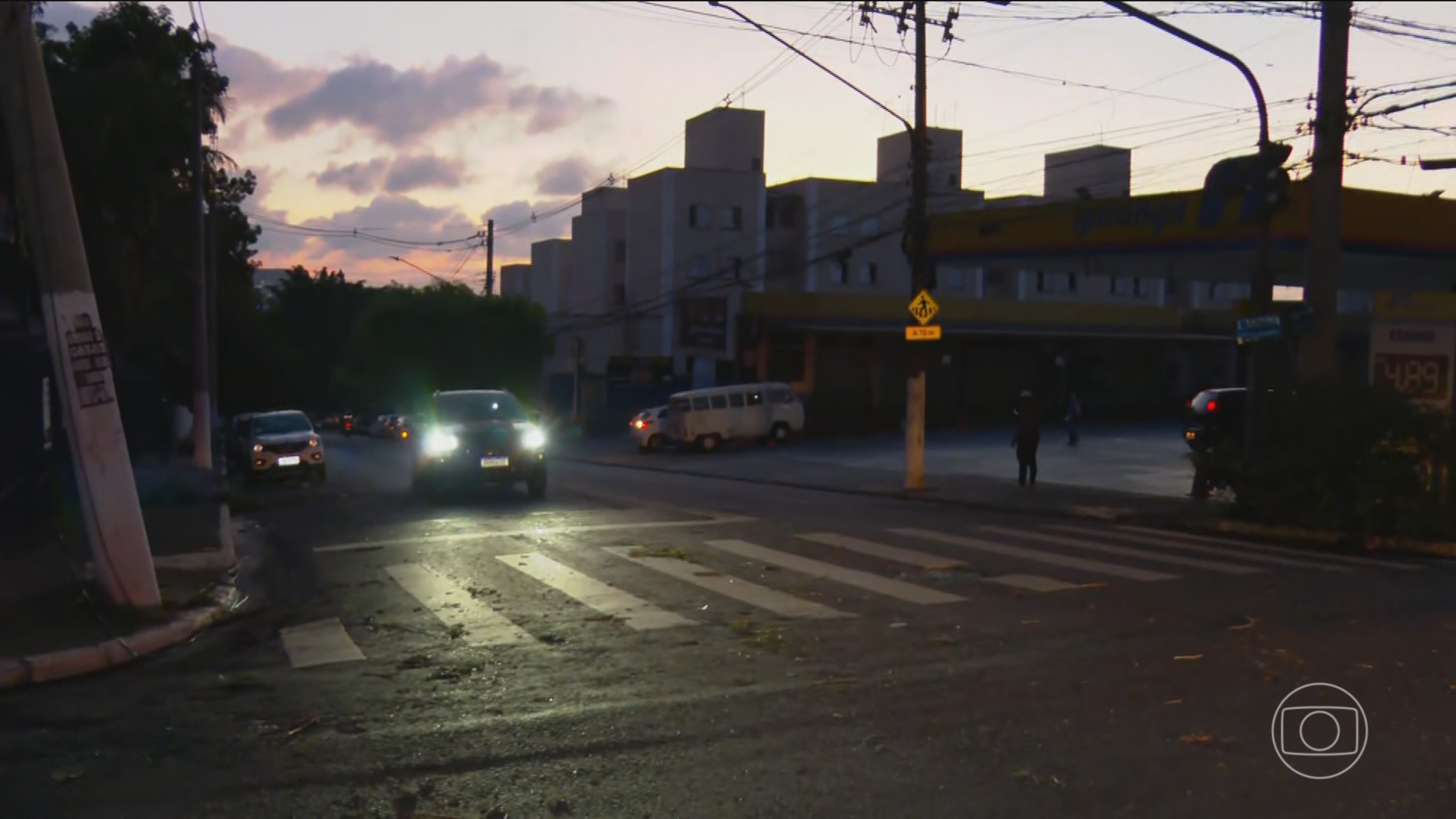 Forte chuva deixa, mais uma vez, milhares de pessoas sem luz em São Paulo