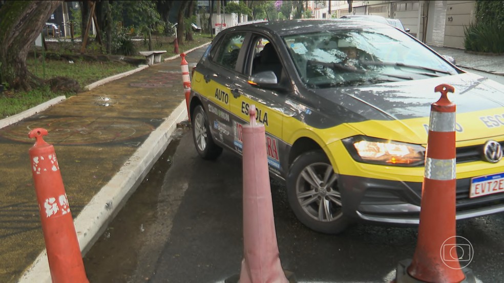 Baliza deixa de ser exigida na prova para carteira de habilitação em 9 estados e no DF — Foto: Jornal Nacional/ Reprodução