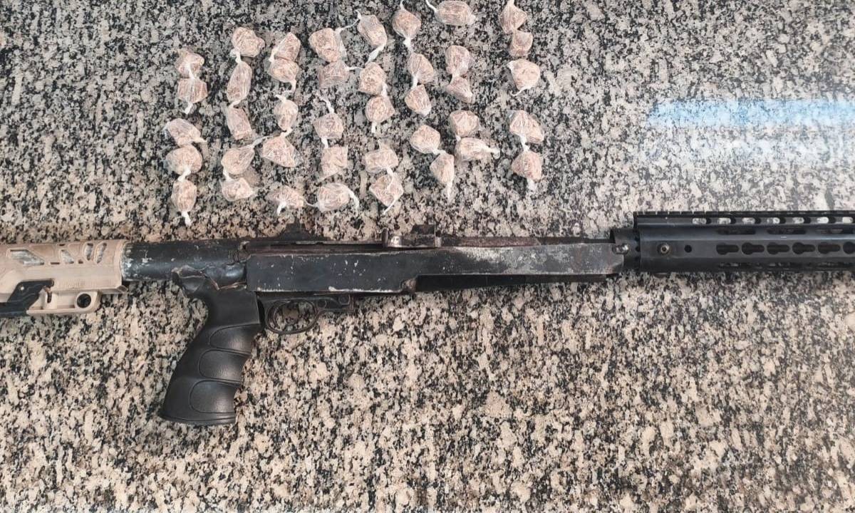 Homem morre após ser baleado em ação policial no Nordeste de Amaralina; ônibus param de circular no Vale das Pedrinhas