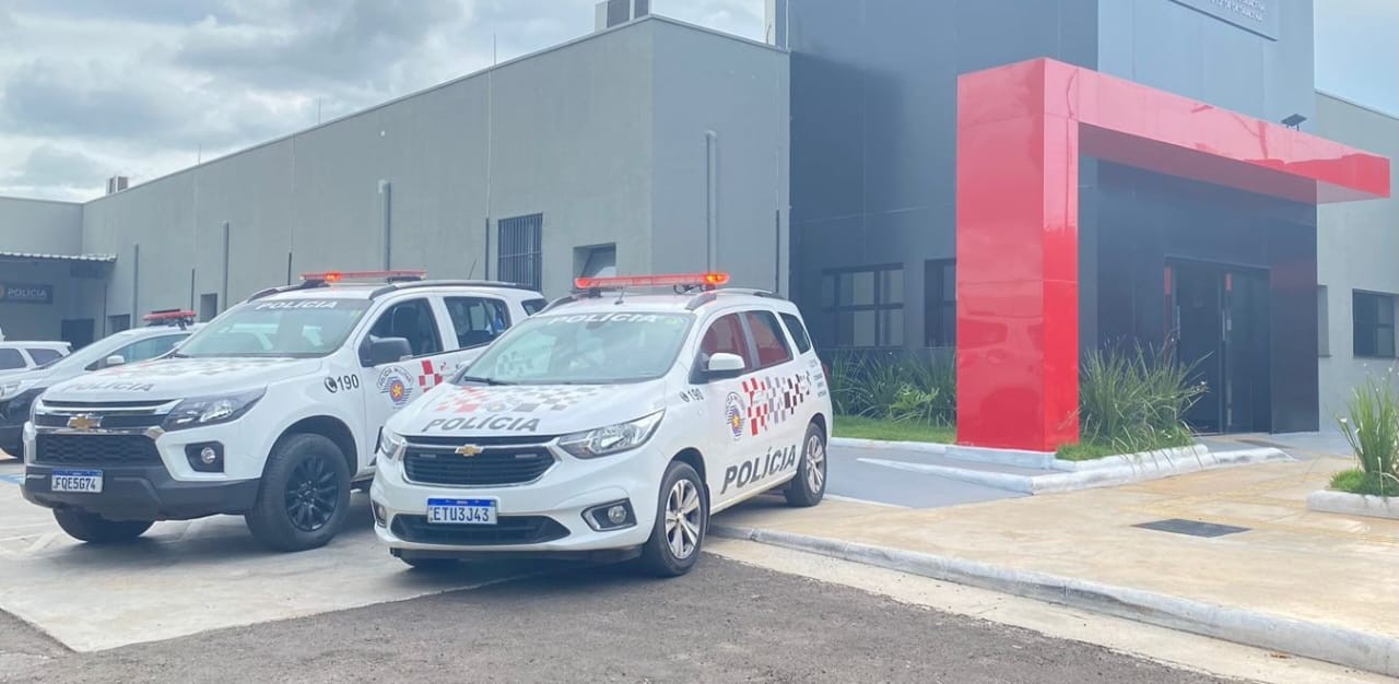 Homem causa tumulto em bar, avança contra dona e acaba ferido por faca em Paulicéia