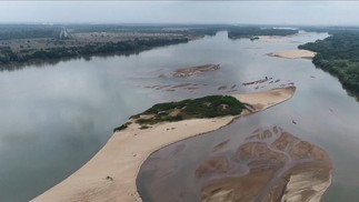 Bancos de areia formam mini-ilhas no Rio Doce, em Linhares — Foto: Reprodução/ TV Gazeta — Foto: Reprodução/ TV Gazeta 