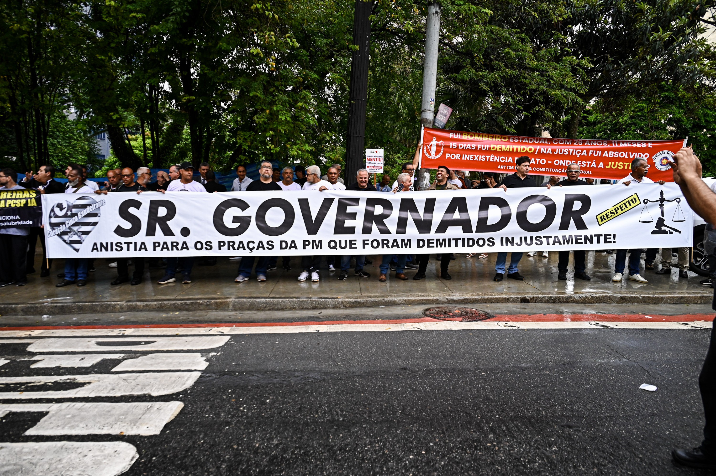 Policiais protestam no Centro de SP por nova Lei Orgânica e reajuste salarial