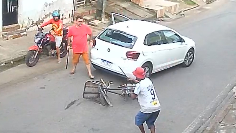 O vídeo mostra o momento em que os dois brigaram nessa sexta-feira (22) no bairro Coroadinho, em São Luís. — Foto: Reprodução/Redes Sociais