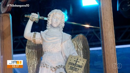 Fiéis católicos de Palmas recebem a imagem de São Miguel Arcanjo vinda da Itália