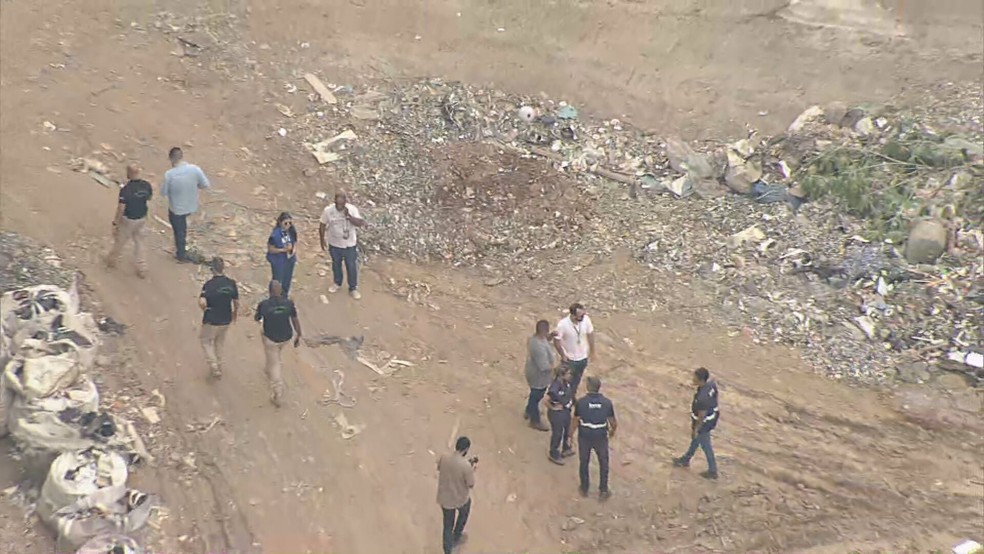 Polícia faz operação para combater o descarte ilegal de lixo e entulho em Gramacho — Foto: Reprodução/ TV Globo