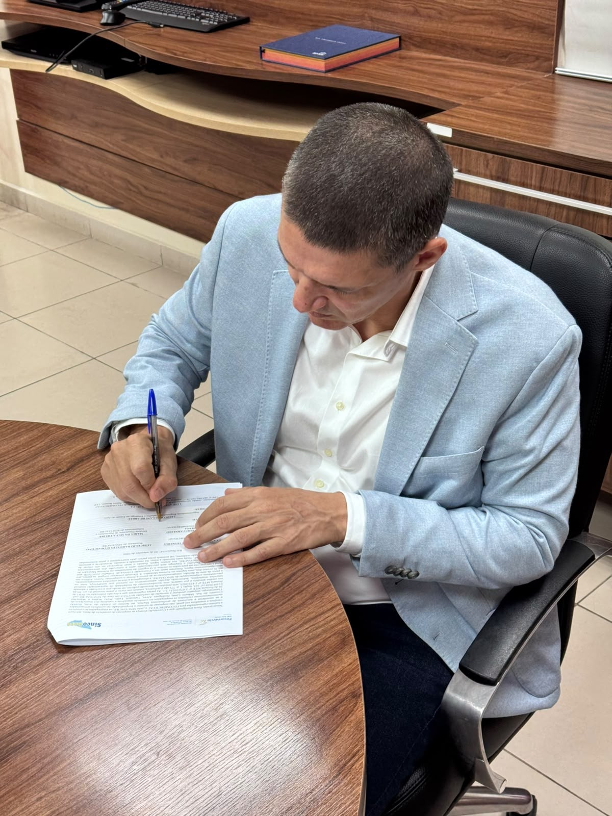 Representantes da Fecomércio-AC, do Sincoacre e do Ministério do Trabalho e Emprego participaram da celebração da Convenção Coletiva de Trabalho do Comércio 2026/2028. — Foto: Efraim Macambira