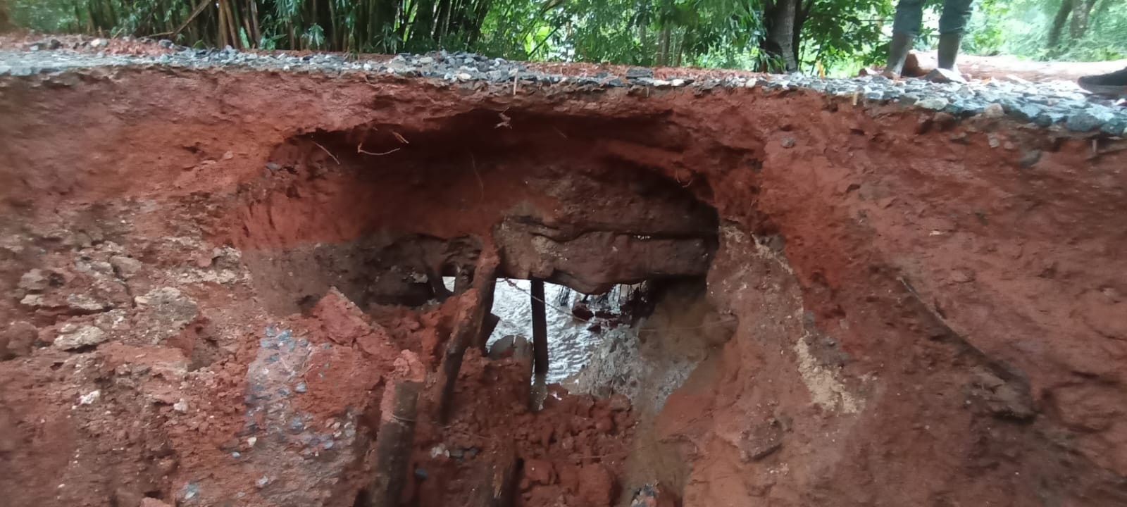 Chuvas fortes provocam estragos, alagamentos e deixam pessoas ilhadas no Vale e Litoral Norte