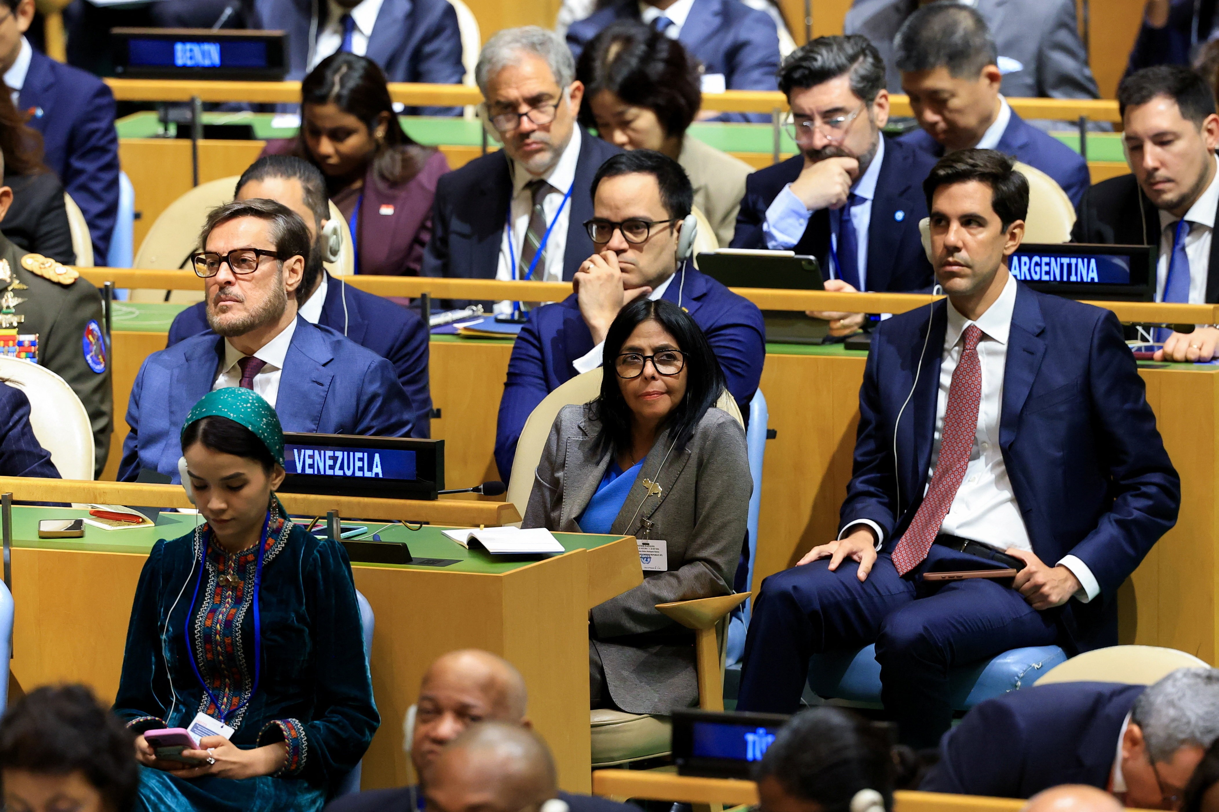 Venezuelanos protestam contra presença de Delcy Rodríguez na Assembleia Geral da ONU: 'Não nos representa'