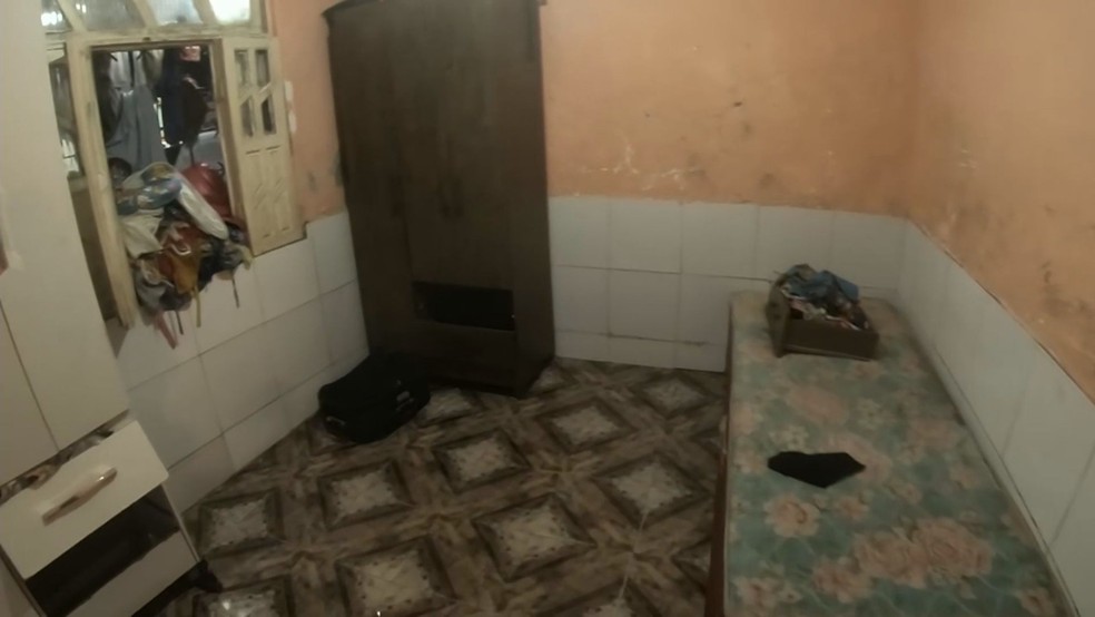 Moradores de bairro em Salvador perdem eletrodomésticos e móveis após água da chuva invadir casas — Foto: Reprodução/TV Bahia