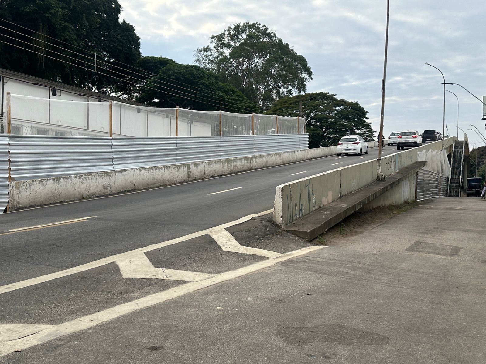 Obras no viaduto da avenida Charles Schnneider, em Taubaté, são iniciadas