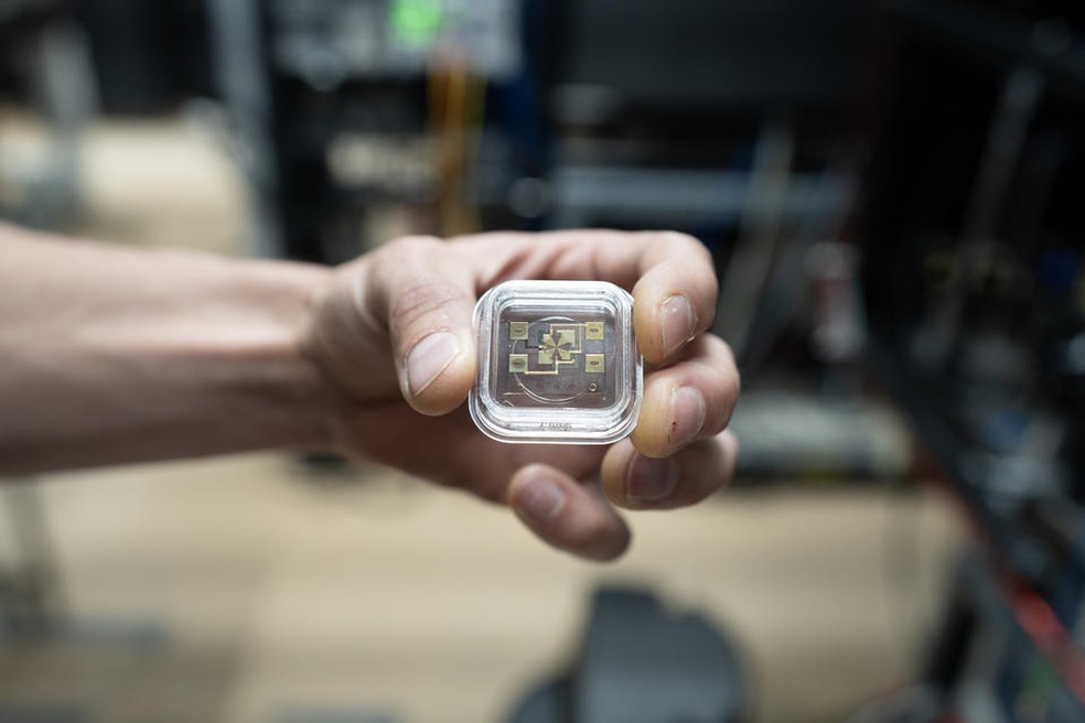 Pesquisadores esperam que esse relógio possa abrir caminho para a redefinição do segundo e também ajudar a explorar novas ideias na física. — Foto: R. Jacobson/NIST