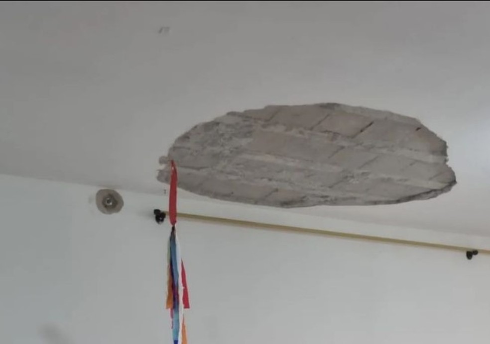 Reboco de teto de creche cede e três crianças ficam feridas em SC