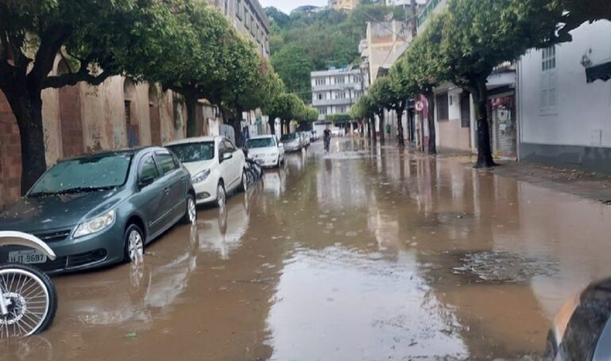 Quase 200 casas e mais de 30 famílias foram atingidas pelas chuvas em Leopoldina, aponta novo balanço