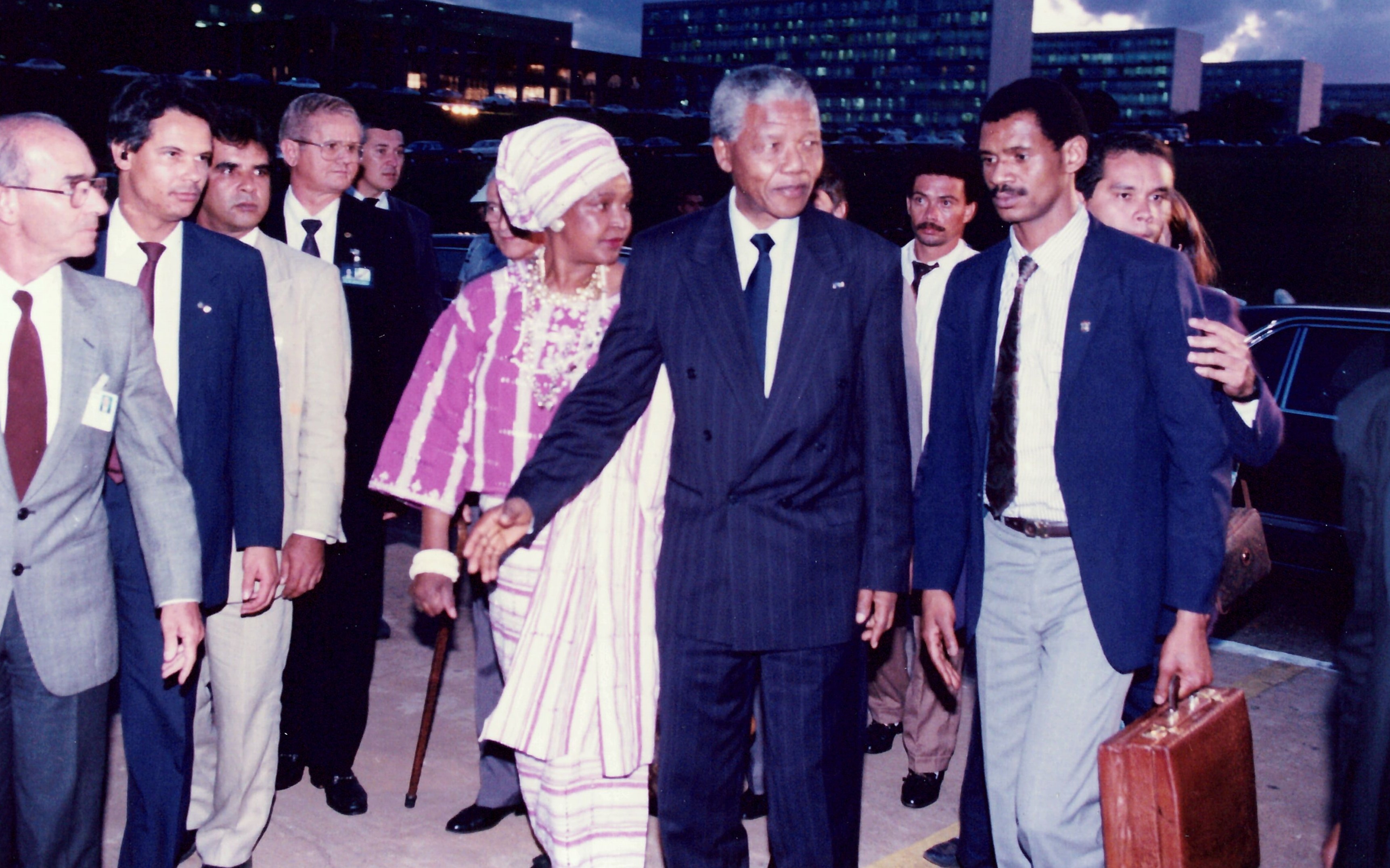 Nelson Mandela visitou Brasília seis meses após ser liberto da prisão, em 1991; veja FOTOS