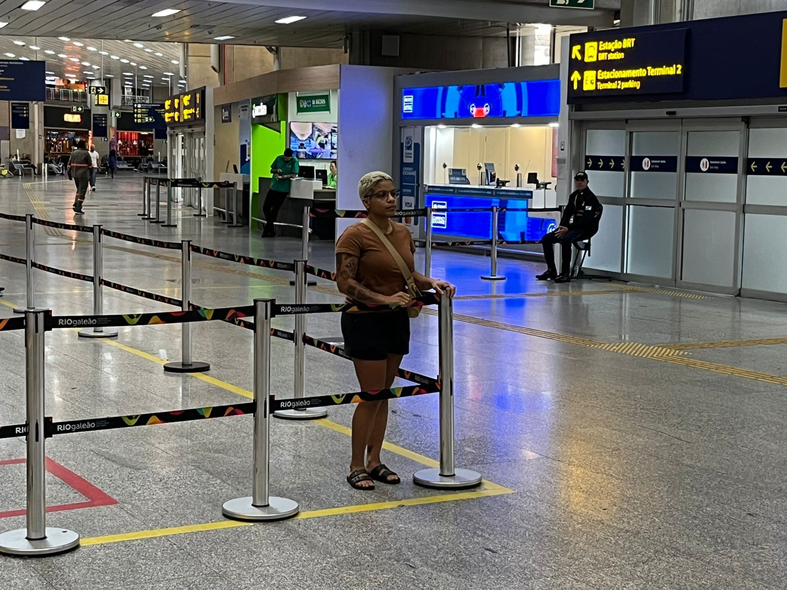 Emoção e espera: família aguarda chegada do corpo de Juliana Marins