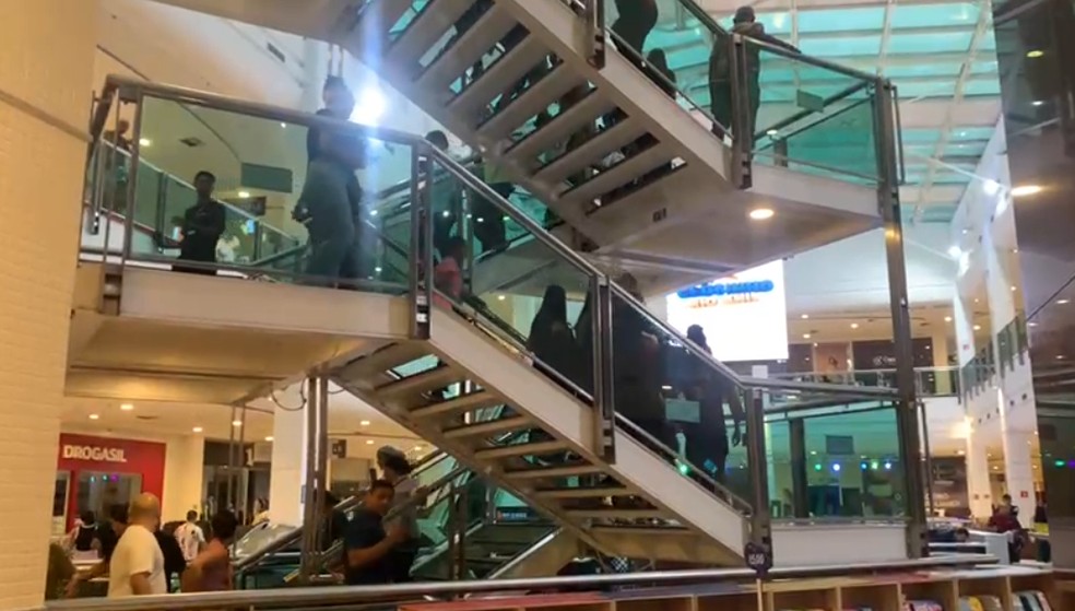 Princípio de incêndio é registrado no Rio Anil Shopping, em São Luís; uma pessoa ficou ferida — Foto: Geyce Gomes/TV Mirante
