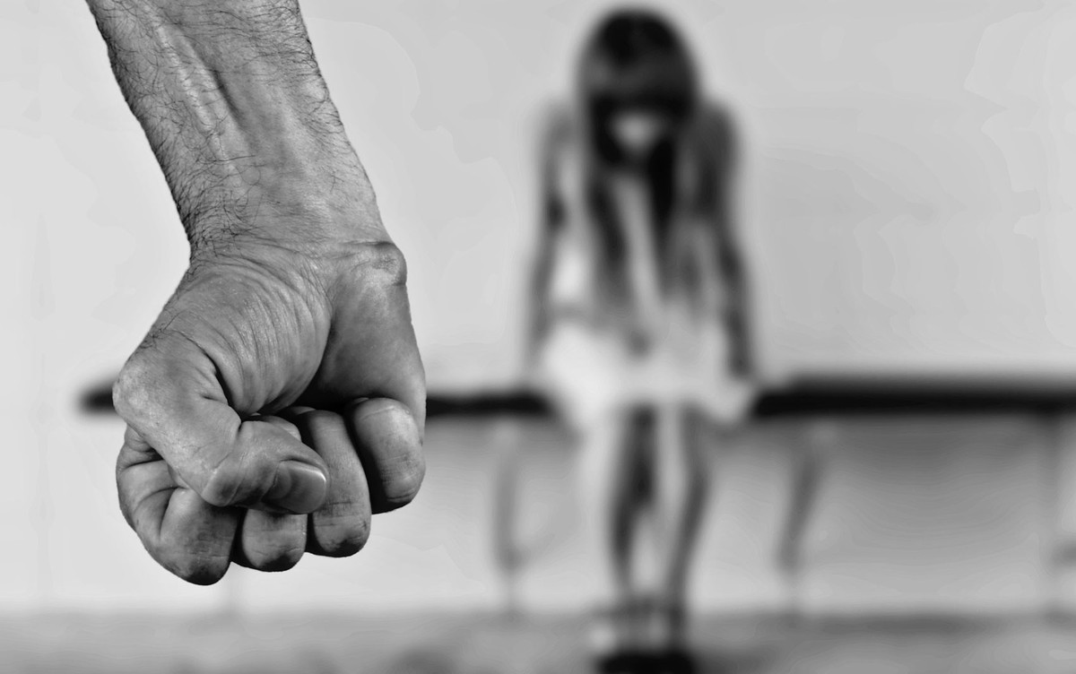 Mulher vítima de violência enfrenta medo e vergonha para denunciar ...