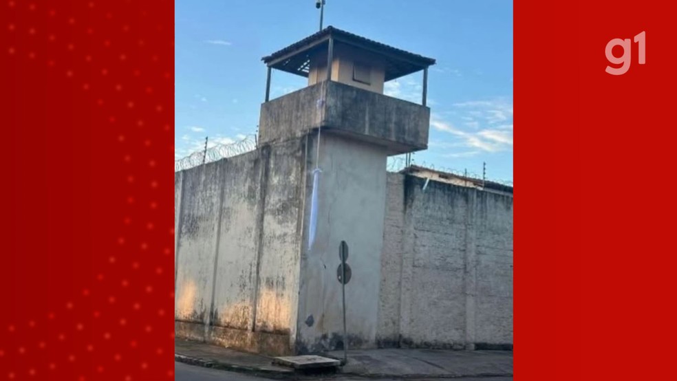 De acordo com informações preliminares, os presos utilizaram uma ‘teresa’ para descer por uma guarita desativada do prédio e fugir. — Foto: Reprodução/Redes sociais