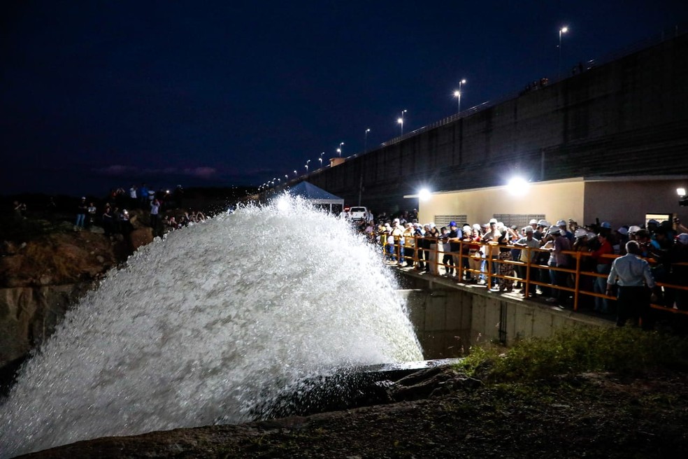 Abertura das Comportas da Barragem de Oiticica — Foto: Carmem Felix/Assecom