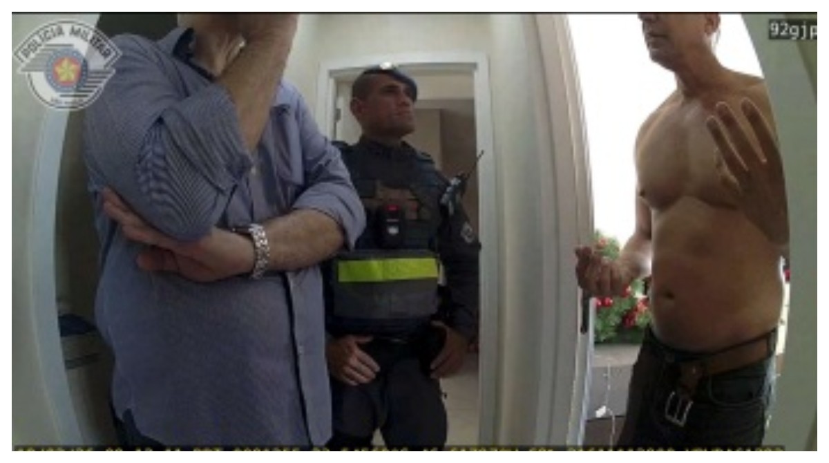 'Eu vou tomar banho, irmão', diz tenente-coronel a cabo em conversa gravada por câmera de PM após esposa ser morta