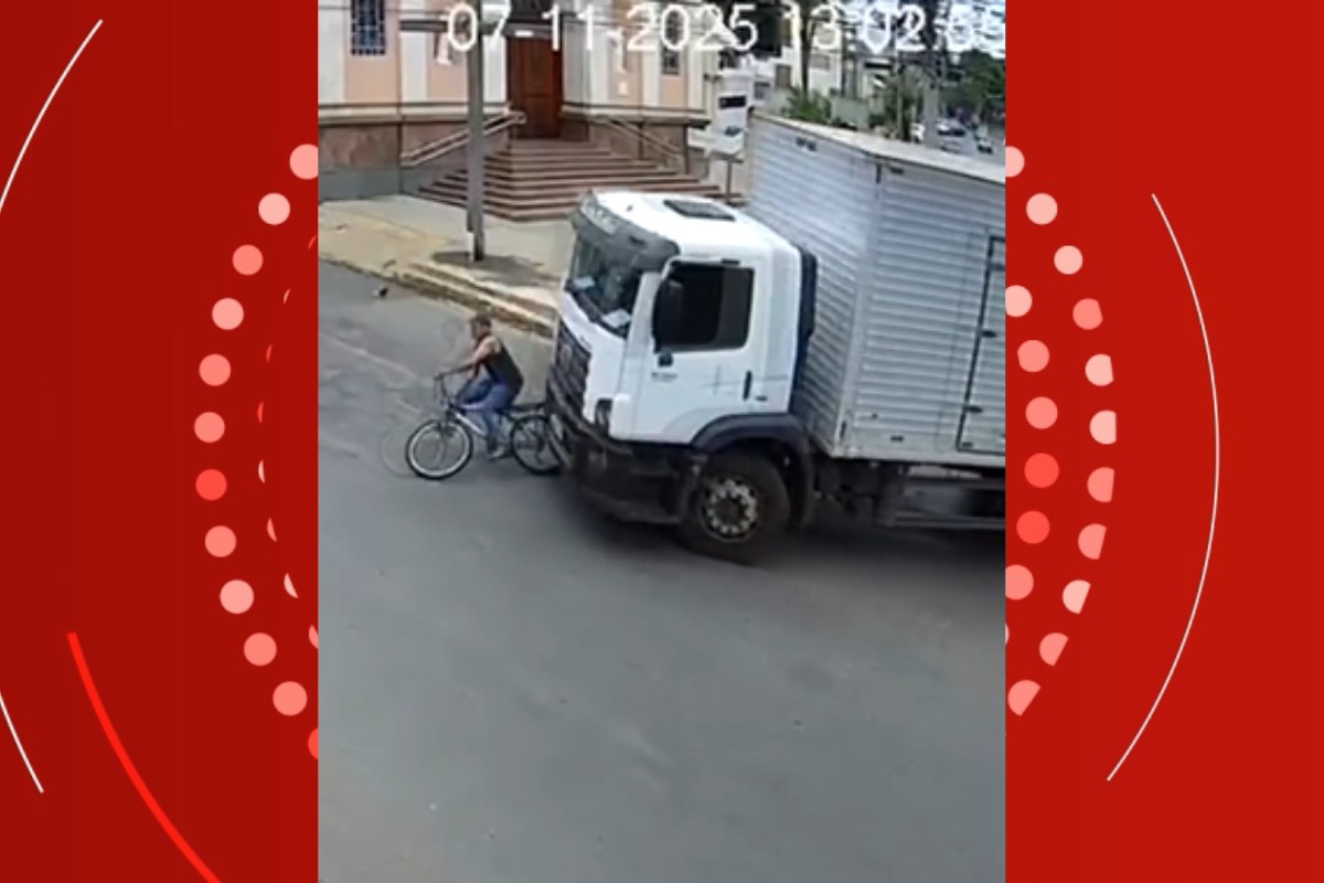 VÍDEO: venezuelano de bicicleta morre após ser atropelado por caminhão no centro de Cuiabá
