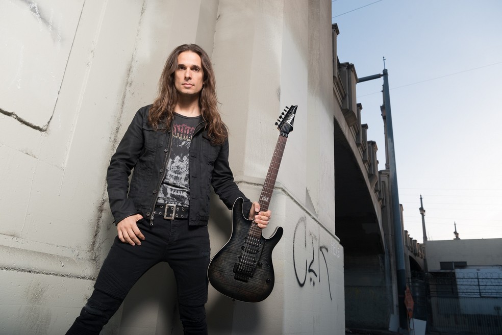 Kiko Loureiro se apresenta em Ribeirão Preto, SP — Foto: Alex Solca