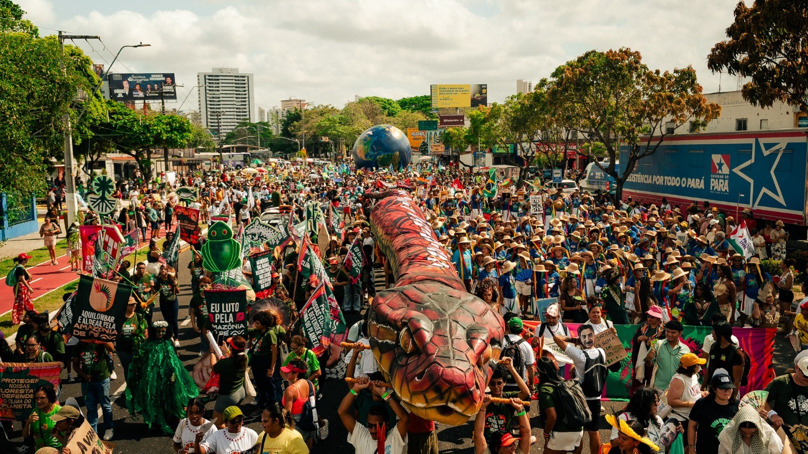 Cobra gigante de 30 metros vai percorrer Alter do Chão em abertura de mobilização nacional pela Amazônia