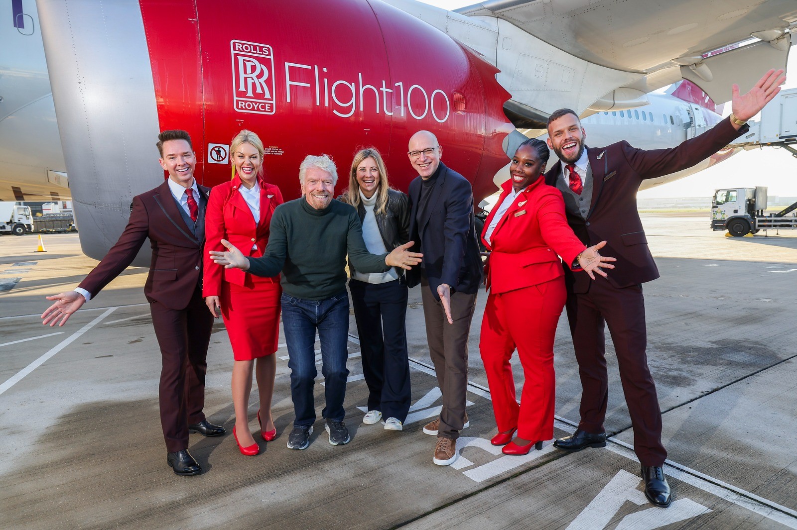 Empresa do bilionário Richard Branson realiza primeiro voo com combustível 100% feito de gordura e açúcar 