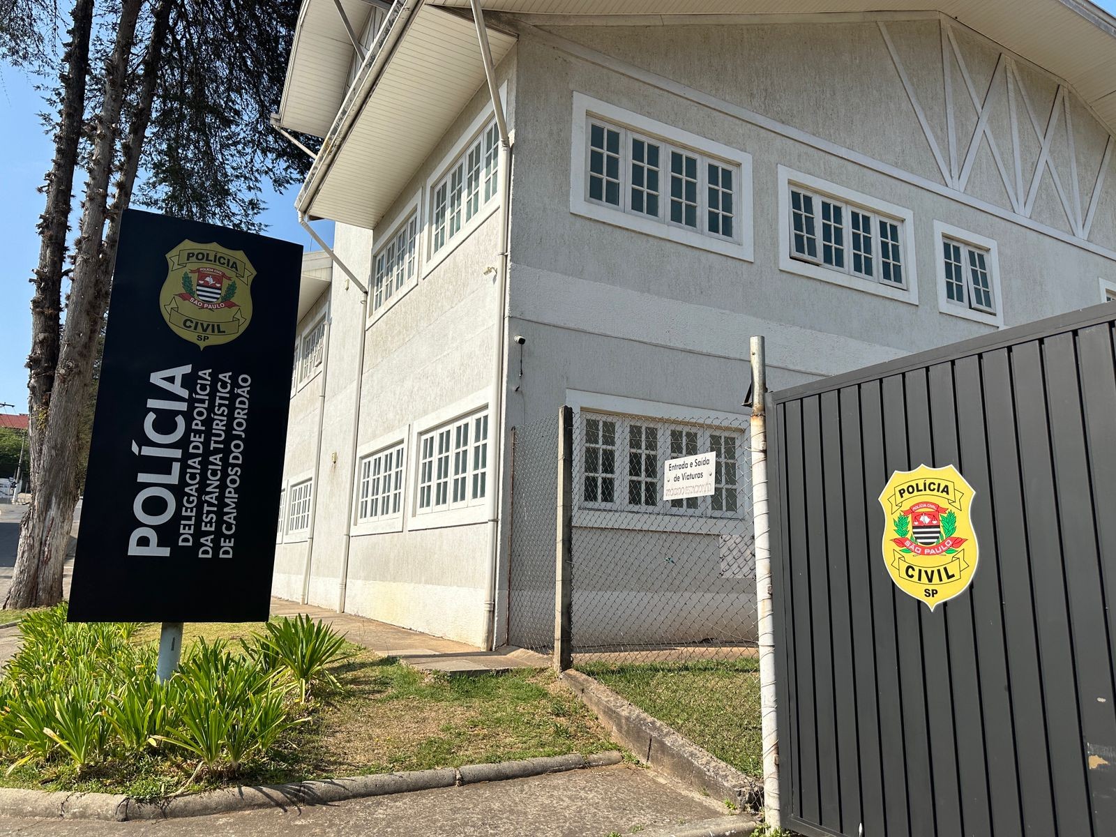 Estacionamento clandestino é flagrado em Campos do Jordão; turistas pagaram até R$ 200