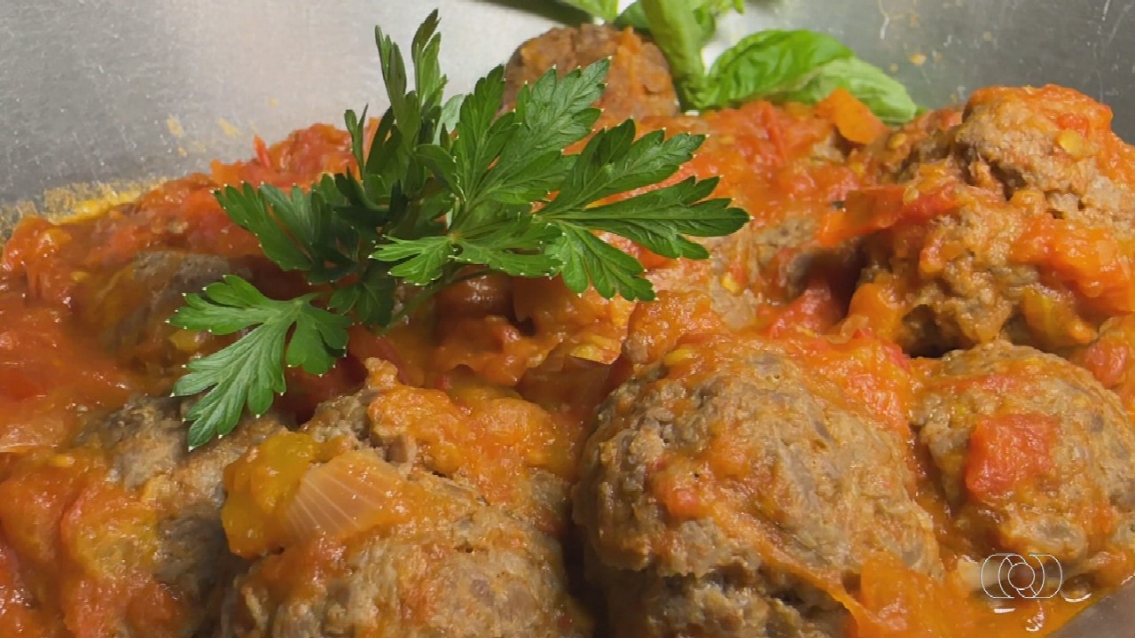 Almôndegas com molho de tomate fresco: Jornal do Campo mostra receita feita com ingredientes práticos