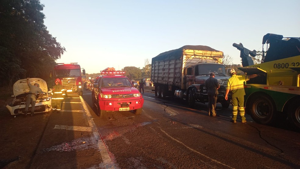 Acidente na SP-310 em São José do Rio Preto (SP) — Foto: TV TEM / João Selari