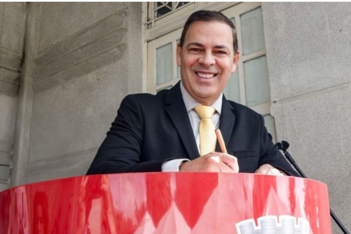 Prefeito de Garanhuns anuncia doação mensal de R$ 6 mil do próprio salário para instituições; valor chega a R$ 246 mil até 2028