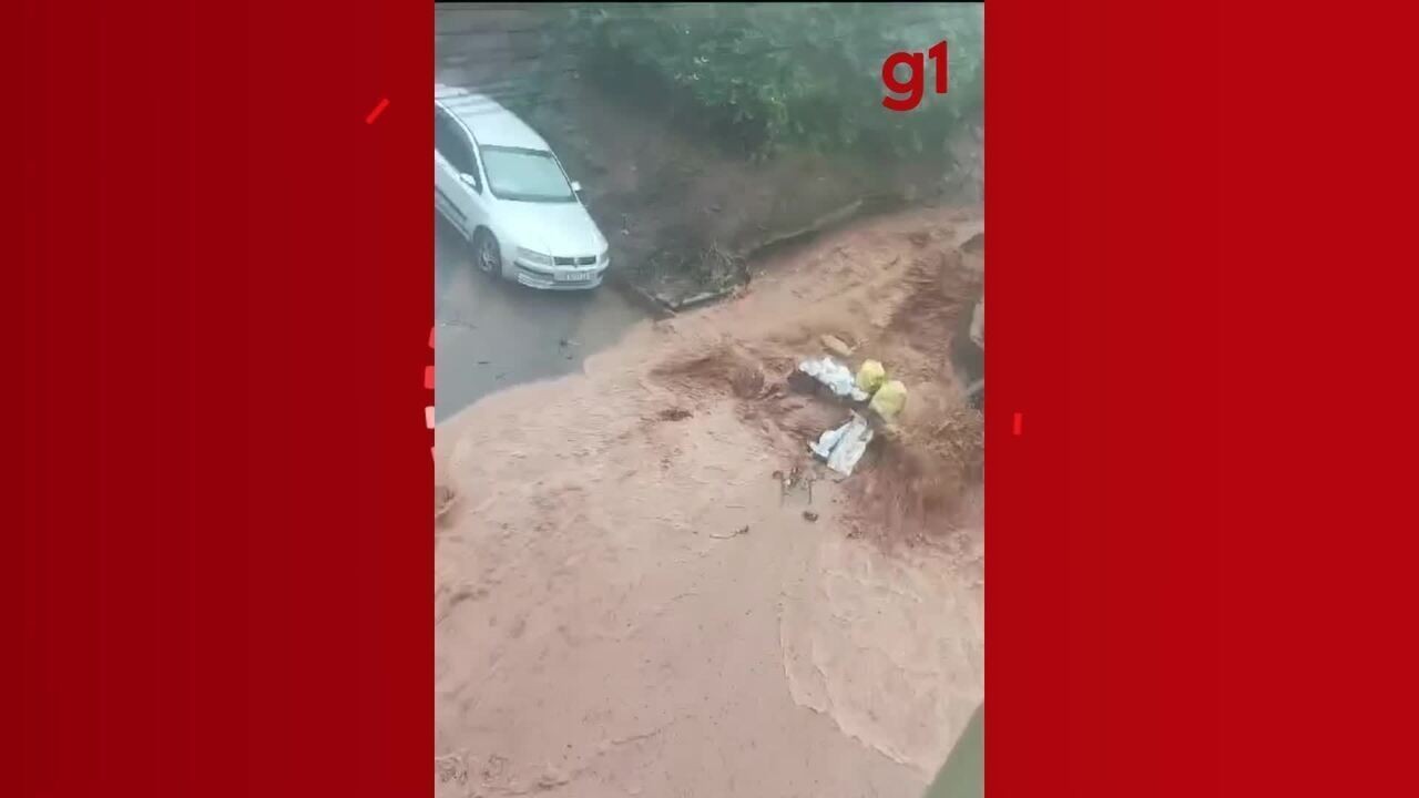 VÍDEO: Ruas de Coronel Fabriciano voltam a alagar por conta das chuvas