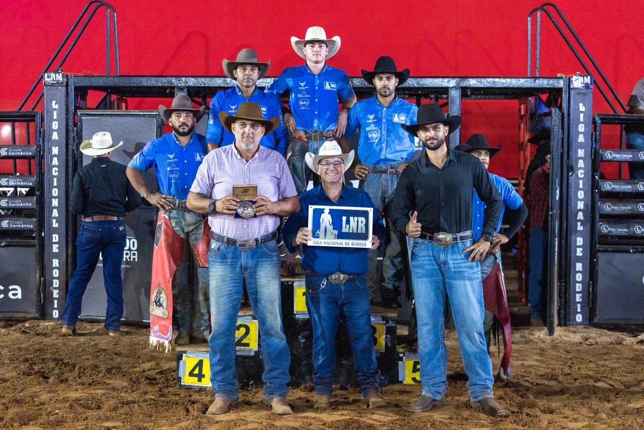 Final da prova de montaria em touros e cavalos do Limeira Rodeo Music neste sábado (28) — Foto: Thomaz Marostegan/g1