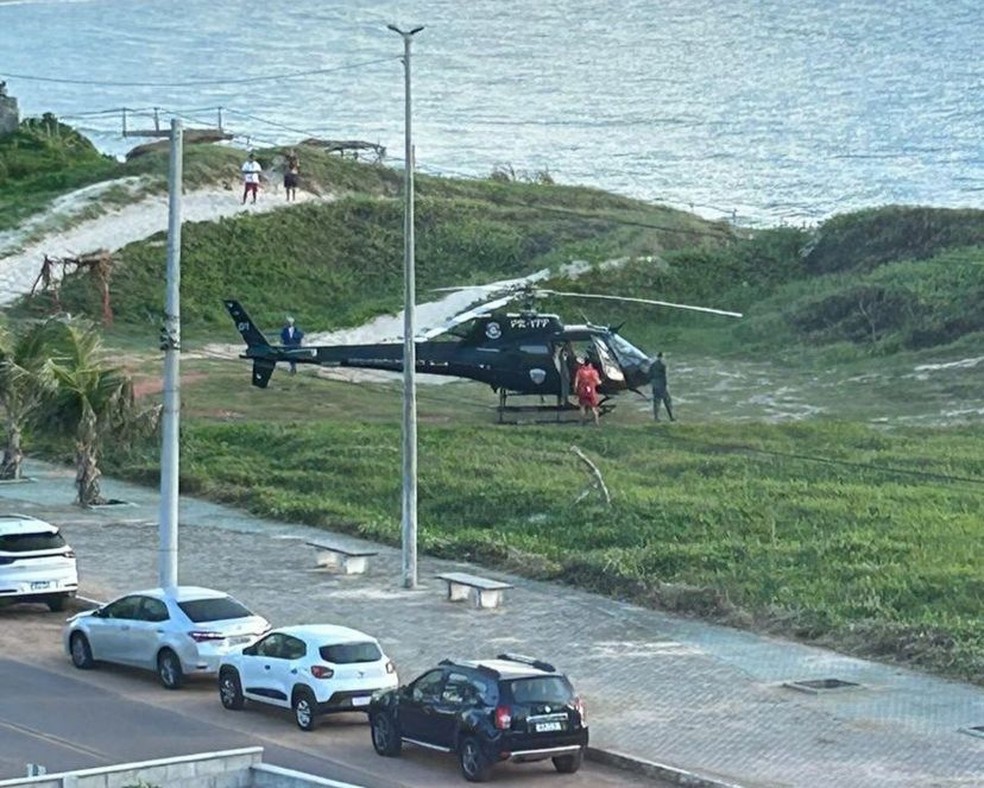 Helicóptero da Sesed participou das buscas pelo corpo do homem afogado — Foto: Divulgação