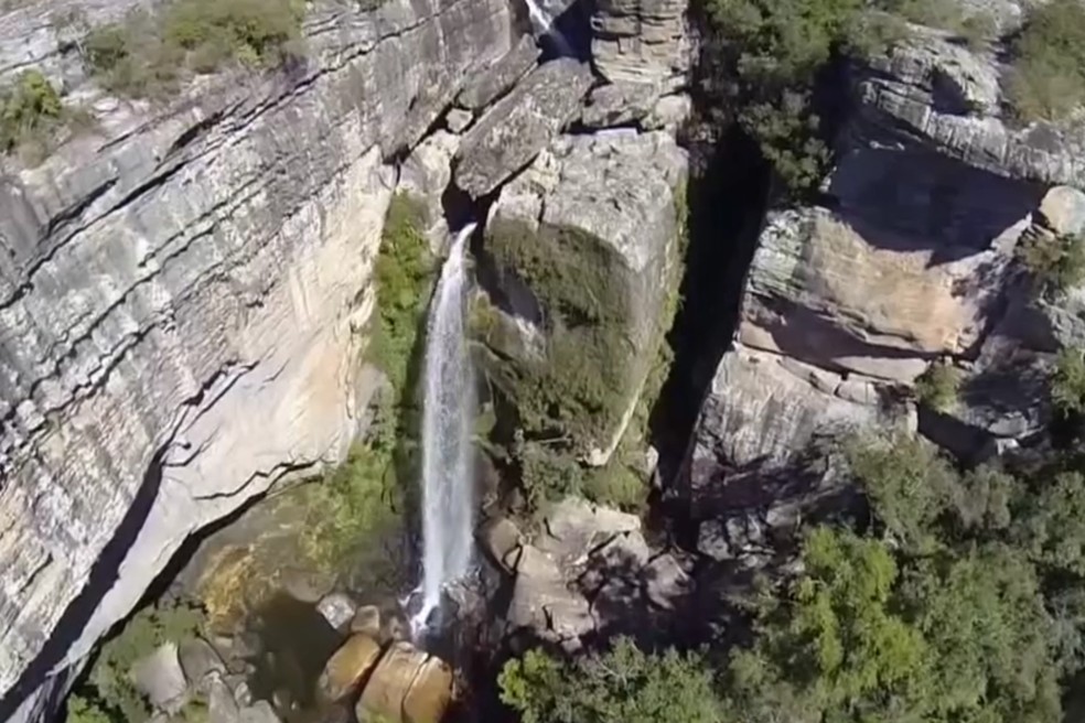 Cachoeira de aproximadamente 40 metros no Parque São Jorge, em Ponta Grossa. — Foto: Reprodução/RPC