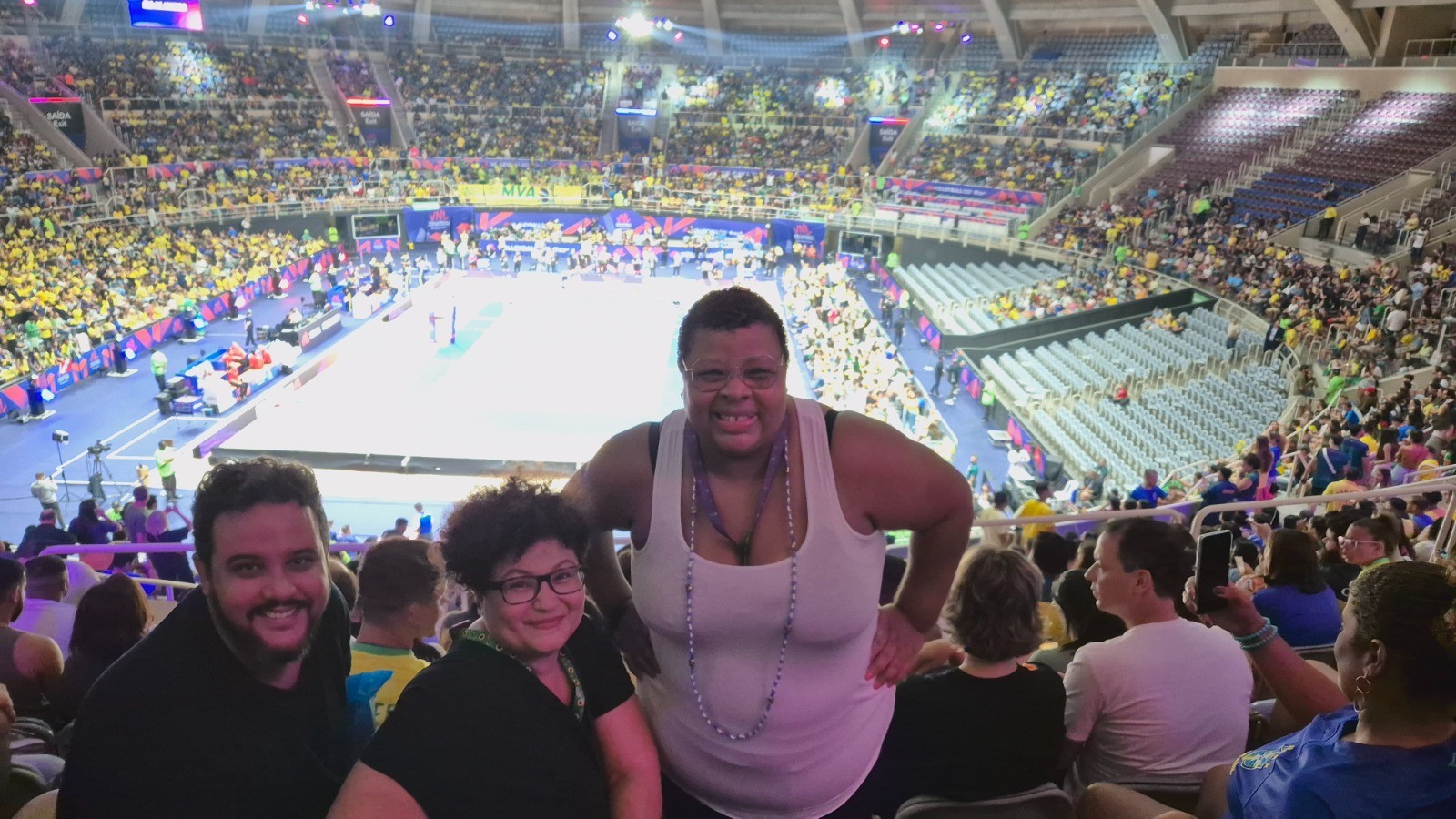 Nas Olimpíadas, diretoras baianas gravam documentário sobre presença negra no vôlei brasileiro: 'processo de pertencimento'