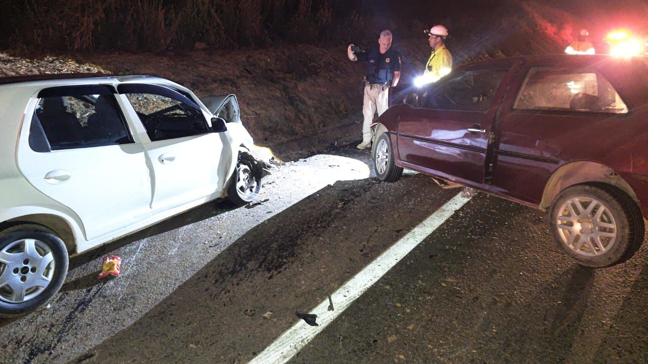 Acidente com três carros deixa 10 feridos na BR-116 em MG