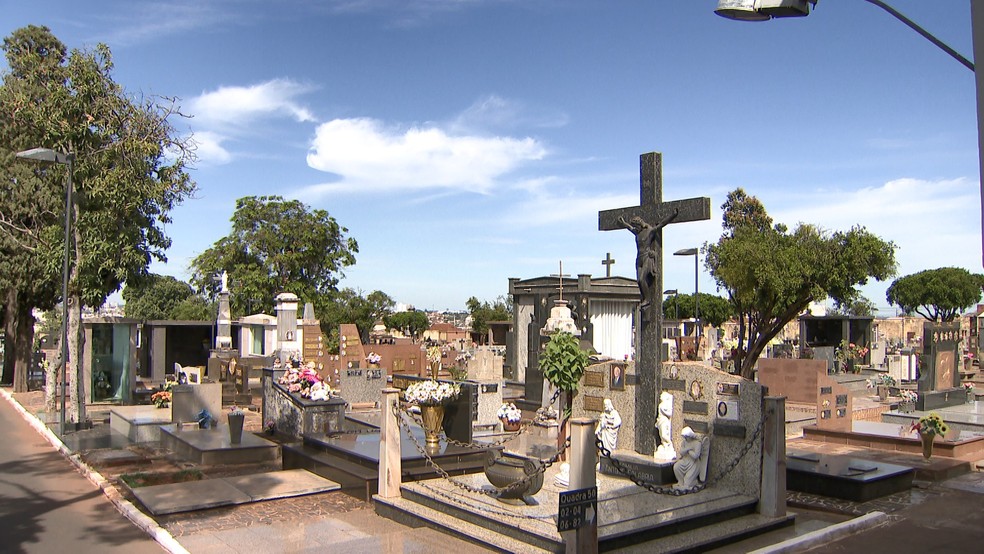  Cemiterio (Em Portugues do Brasil) : _: Movies & TV