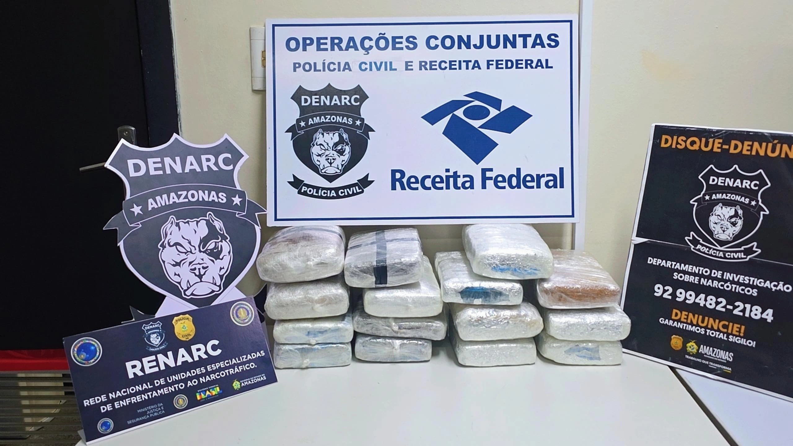 Cão farejador ajuda polícia a prender homem com 15 tabletes de maconha no Centro de Manaus