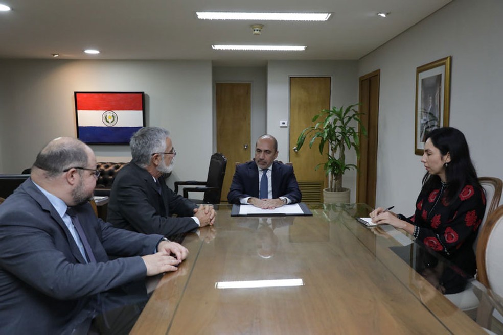 Embaixador do Brasil no Paraguai se reúne com autoridades do país para tratar de denúncia de monitoramento da Abin — Foto: Divulgação