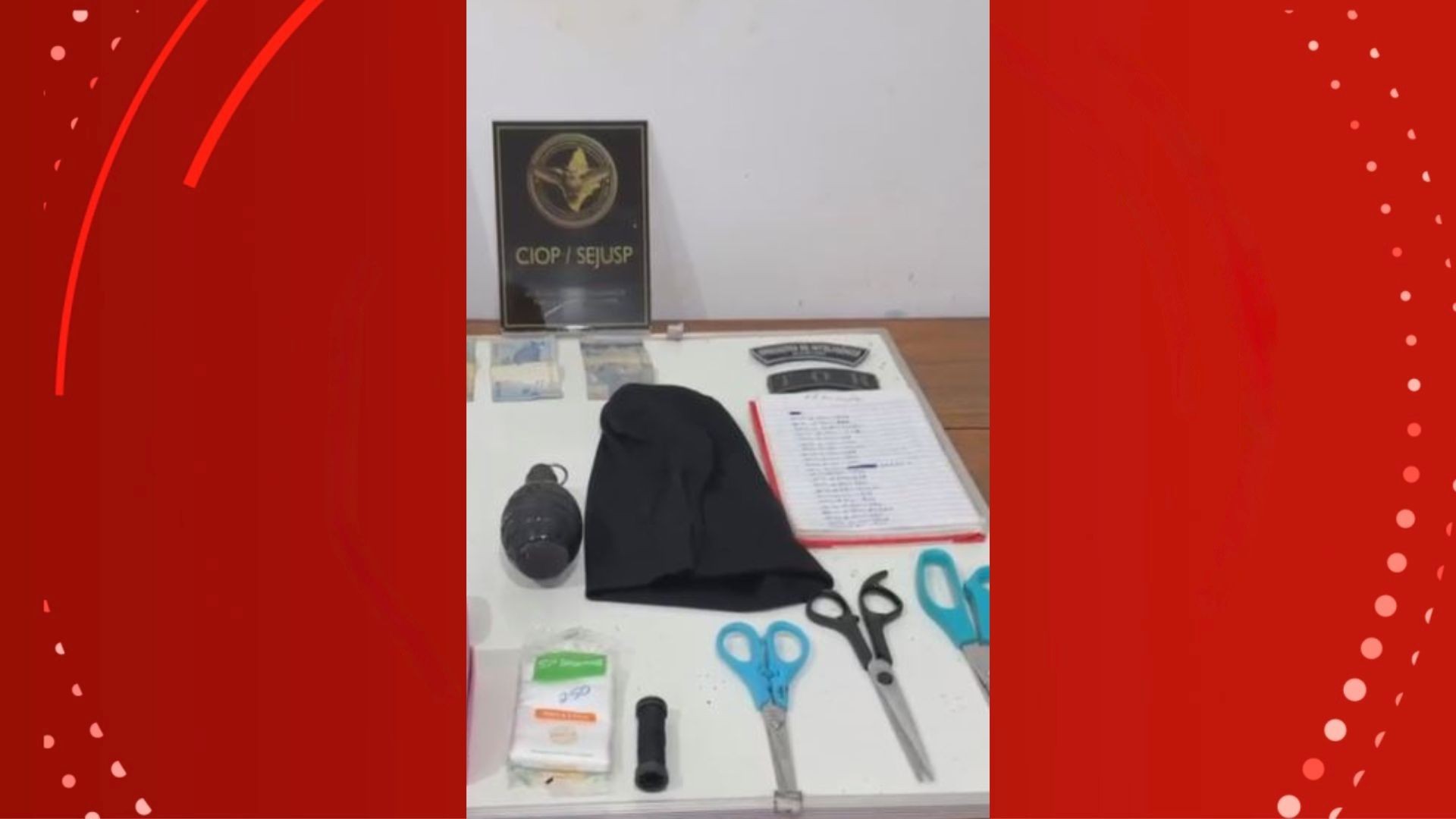 Suspeita de tráfico é presa com caderno de anotações de venda de drogas em Macapá