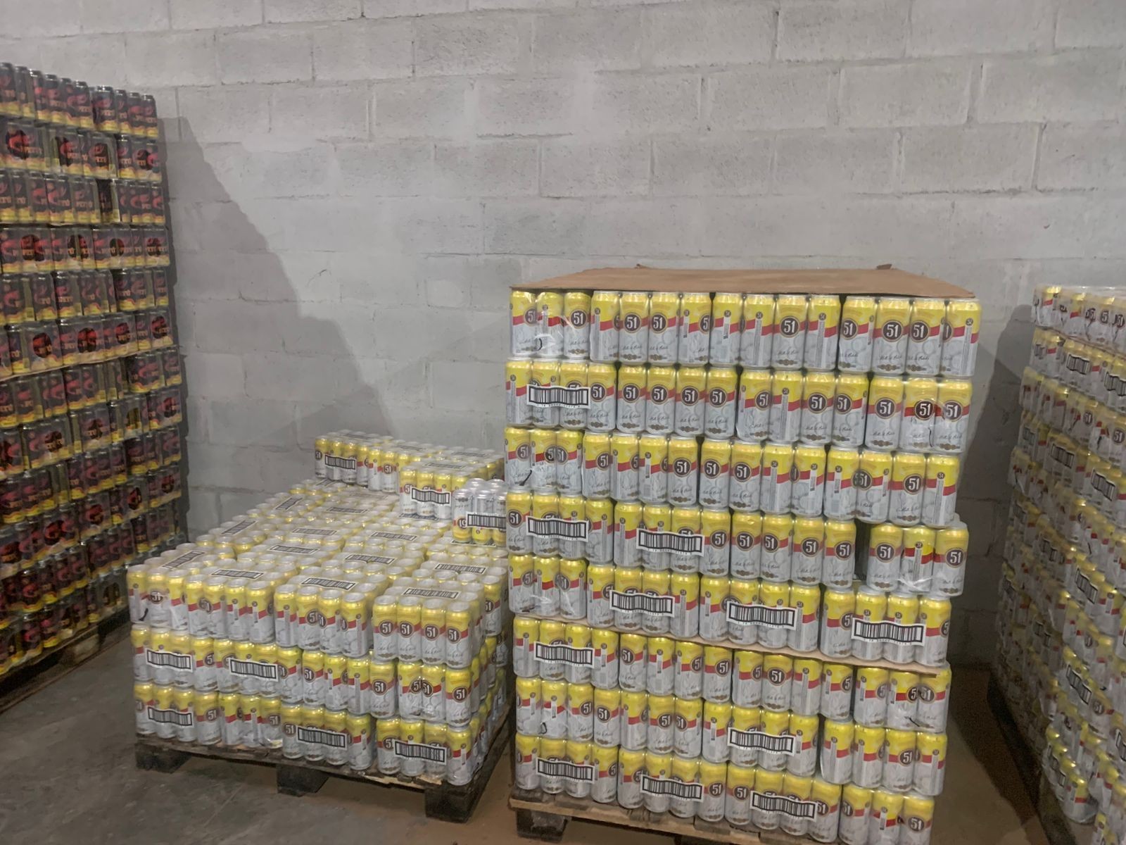Operação flagra venda de cachaça e cerveja sem nota fiscal em Maceió 