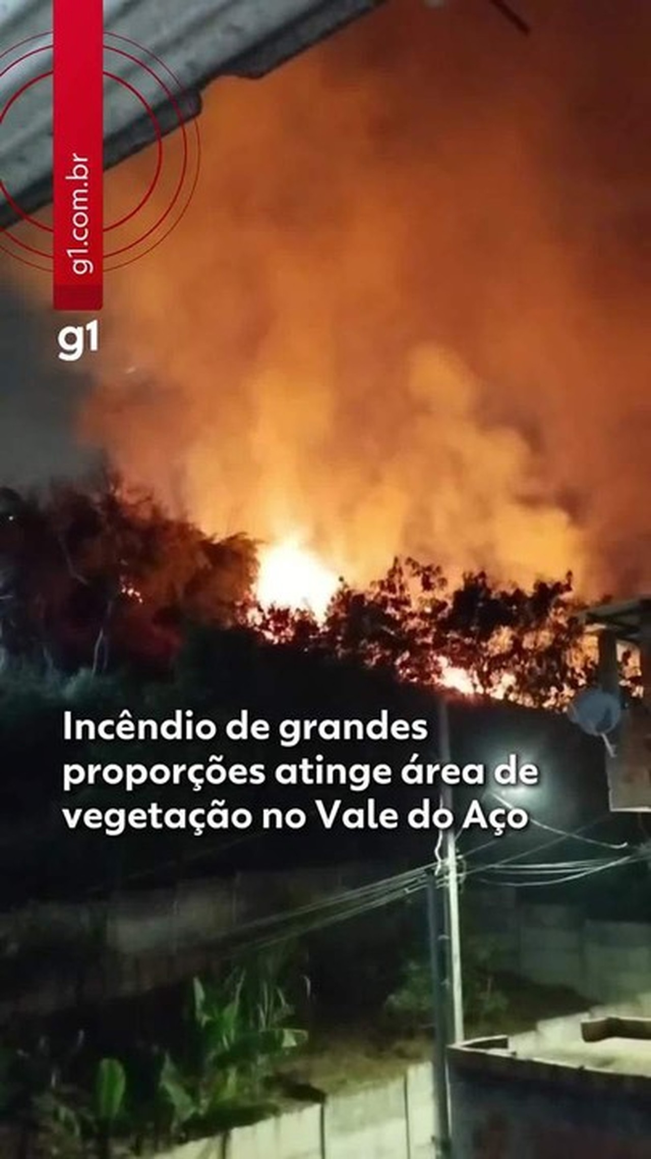 VÍDEO: incêndio de grandes proporções atinge área de vegetação no Vale do Aço
