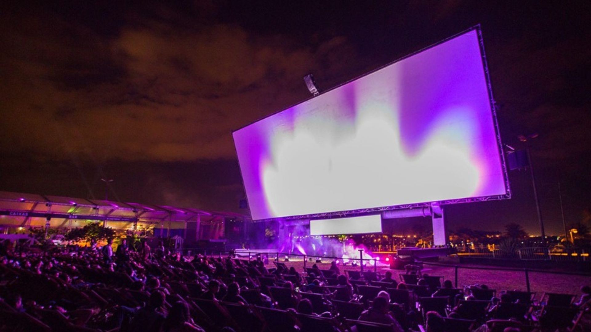 Open Air: Brasília recebe maior cinema a céu aberto do mundo com exibições de filmes até 15 de junho